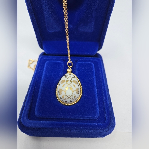 Vintage Franklin Mint Flowers Of Spring Bisque Easter Egg Necklace 12k Chain - Picture 2 of 6